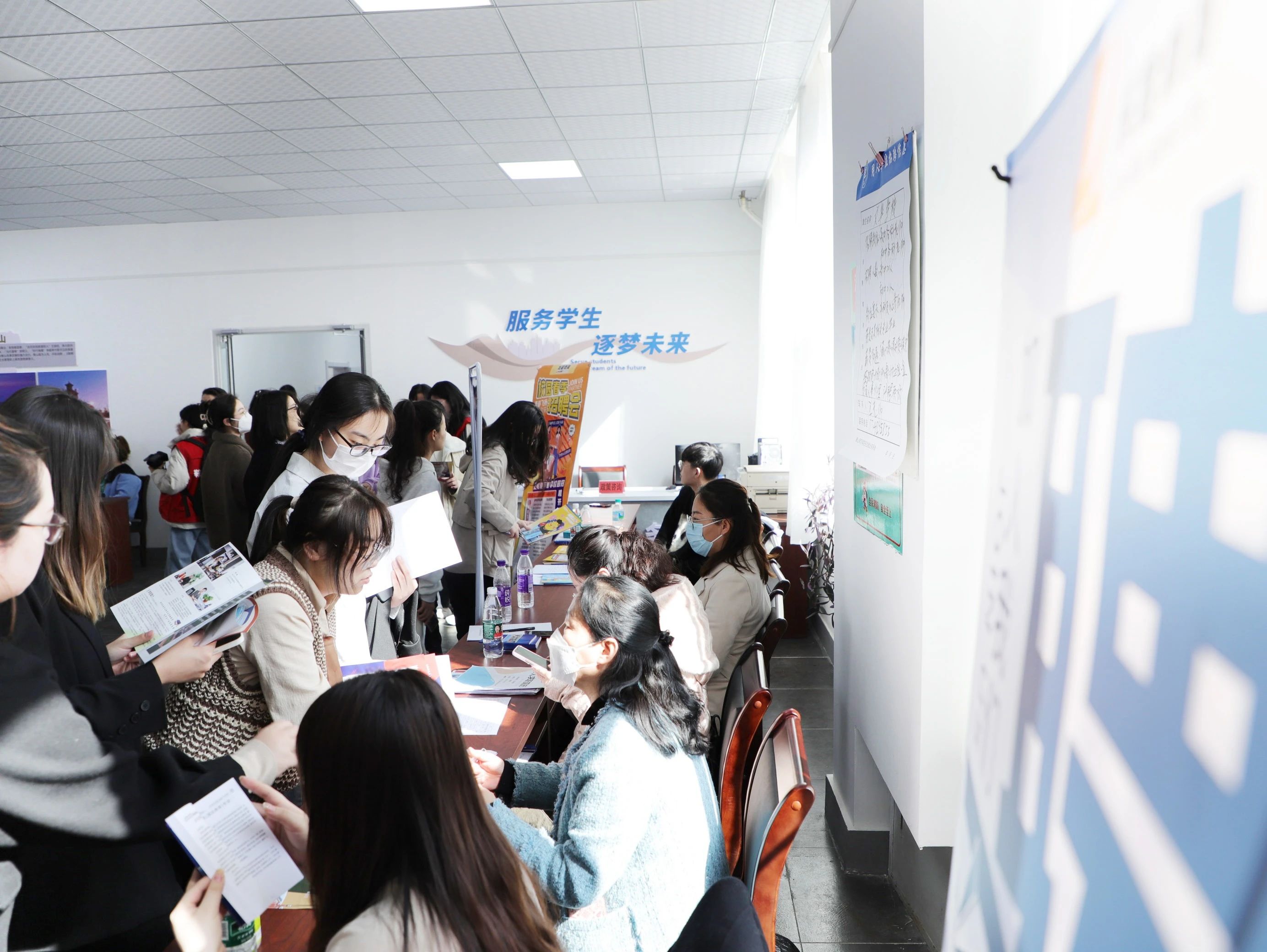eabe3e7356694bcfad437a3d0a381065.jpg