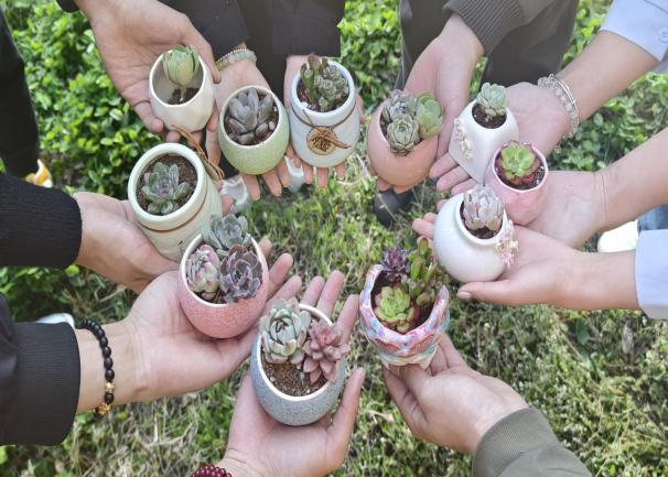 8c6e0b77432b44f1afedb931856ea87f.png 8c6e0b77432b44f1afedb931856ea87f.png