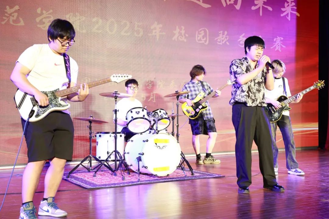 e60dd6075b074a868f35278994dfe33f.jpg e60dd6075b074a868f35278994dfe33f.jpg